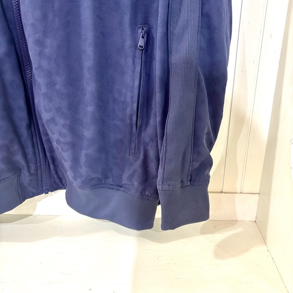 Athleta Blue-on-blue leopard Zip-up Jacket women’s 1x NWOT (new without tags) - Picture 3 of 5